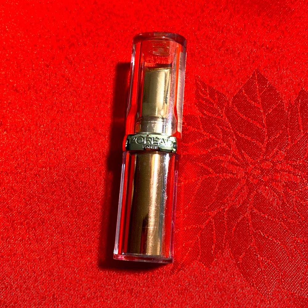 L’Oréal Paris. Goldfish color